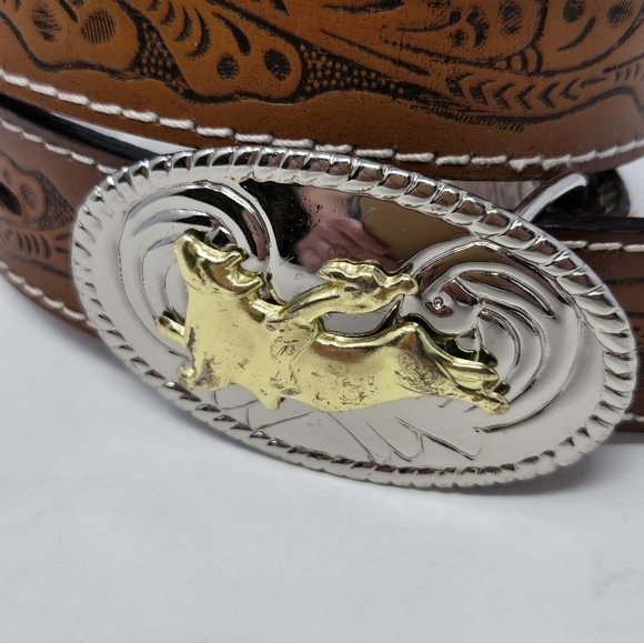 NOCONA BELT CO. BROWN EMBOSSED LEATHER BELT BULL RIDER BUCKLE YOUTH SIZE 22 BOYS - Picture 2 of 13